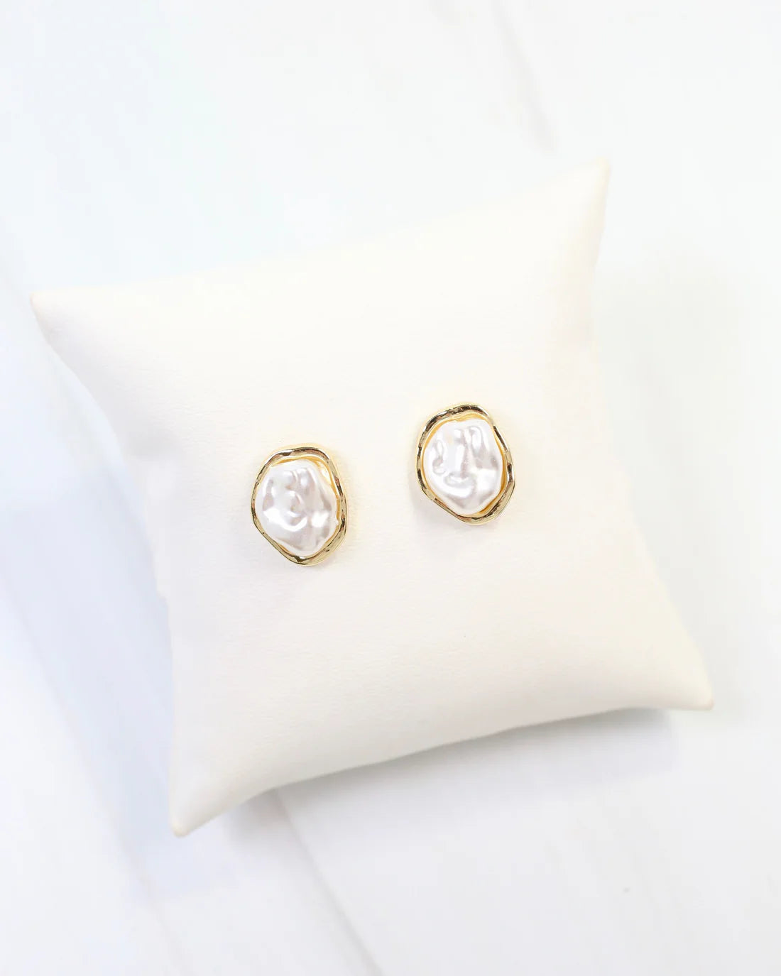 Gold Pearl Stud