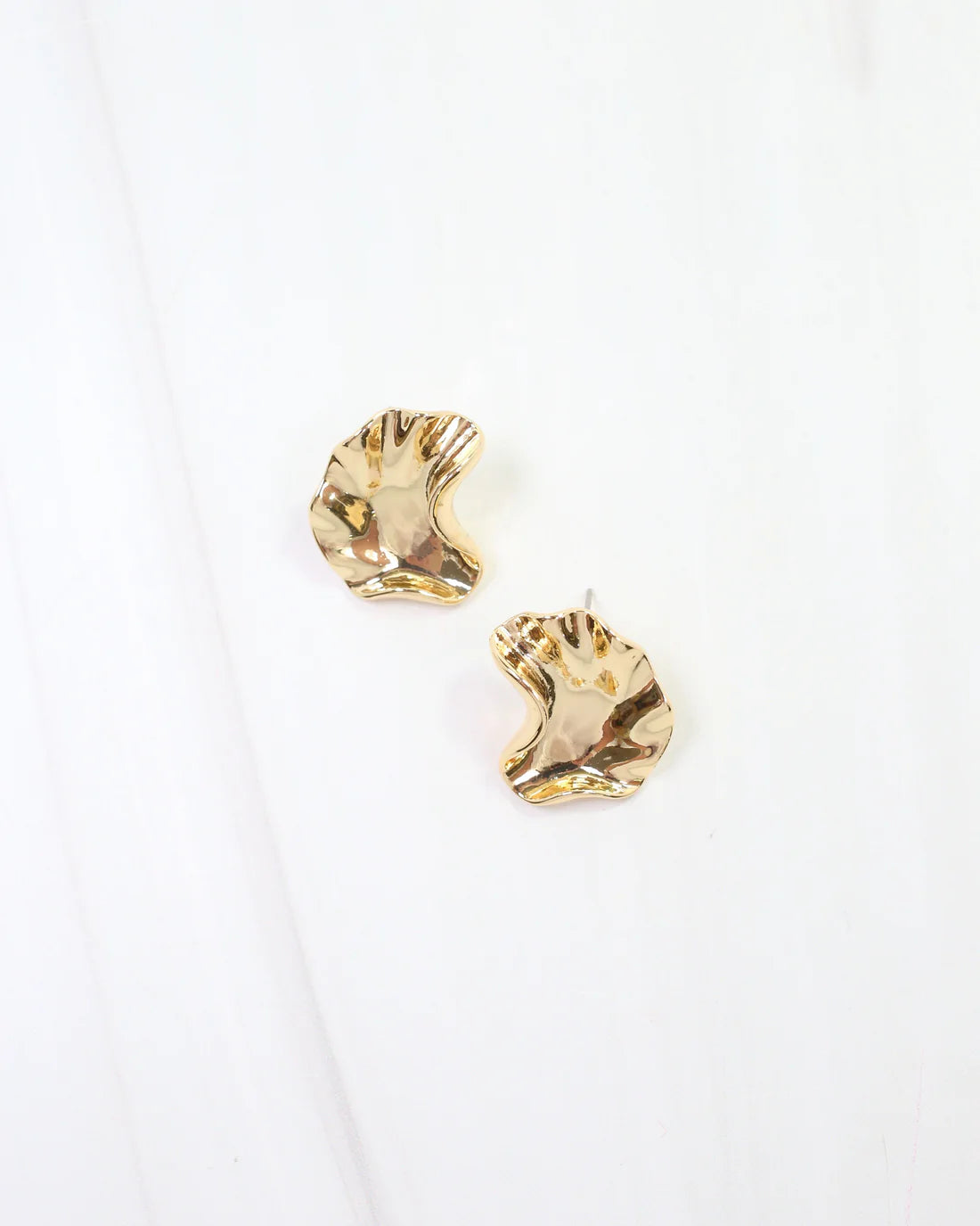 Wavy stud earring